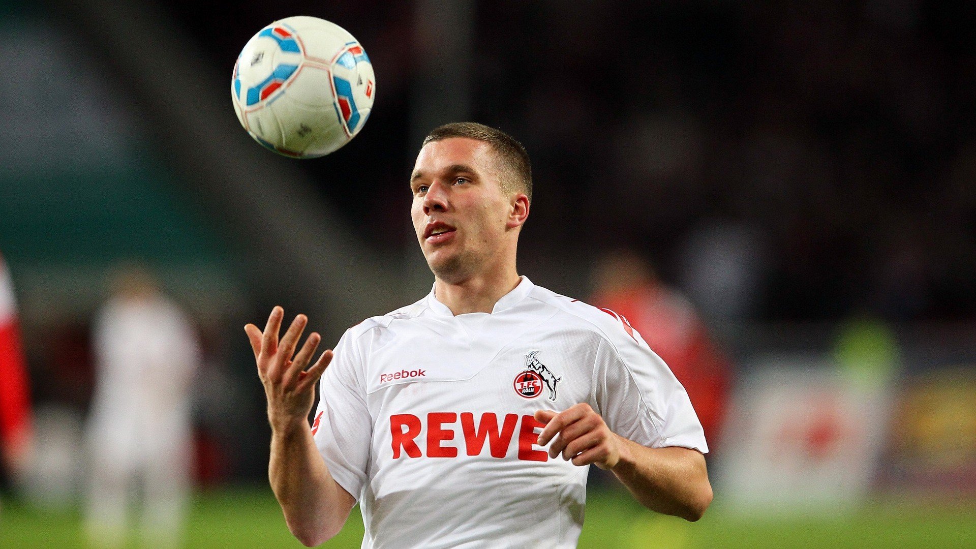 切尔西中路传导撕裂密集防线，切尔西传奇中锋